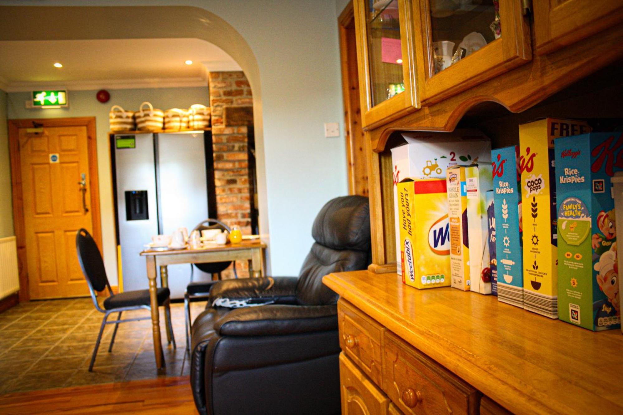 The Coach Inn สตราแบน ภายนอก รูปภาพ